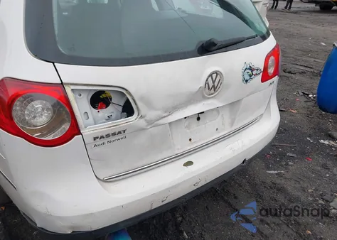 2008 Volkswagen Passat Komfort из США, поврежденный, VIN WVWLK73C18E064083